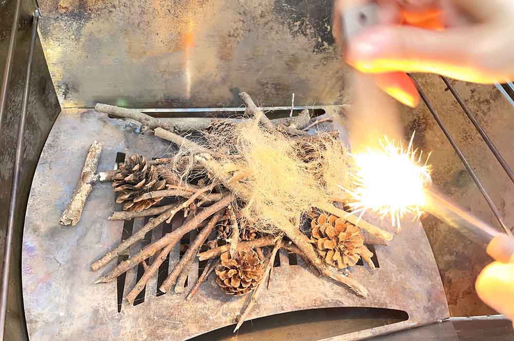 ブッシュクラフト　メタルマッチプロ　着火