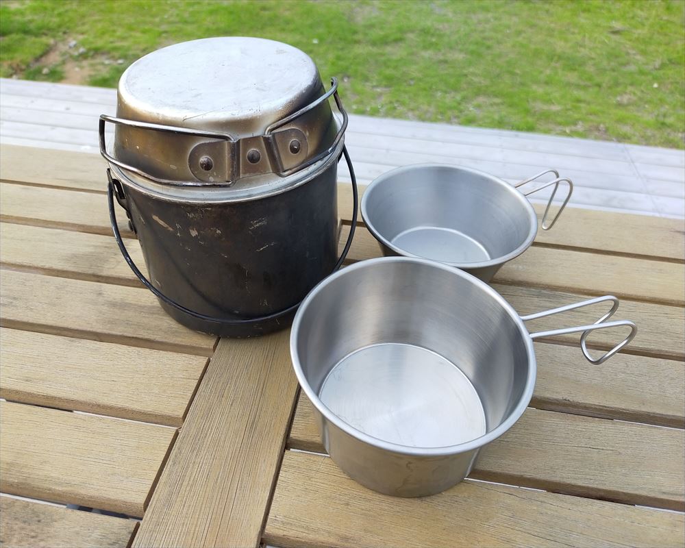 ロッキーカップ（シェラカップより小ぶりです） シェラカップとロッキーカップとソロ用クッカーを比較してみた