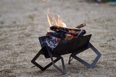 ソリッドでシンプル。とことんアイアンの良さを追求したflames「ファイヤースタンド」が潔い。