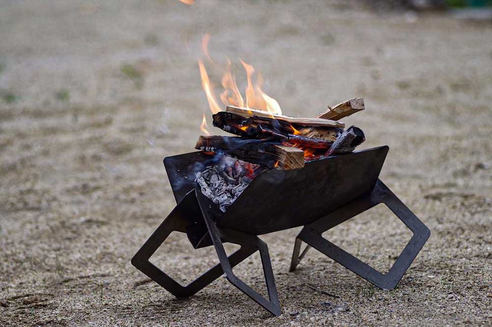 flames 焚き火台 ソリッドでシンプル。とことんアイアンの良さを追求したflames