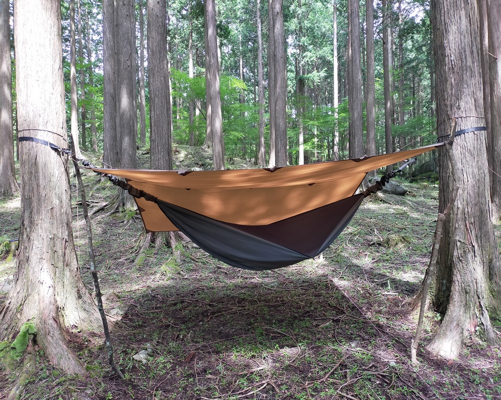 ブッシュクラフトスペイン　タープ　ハンモック