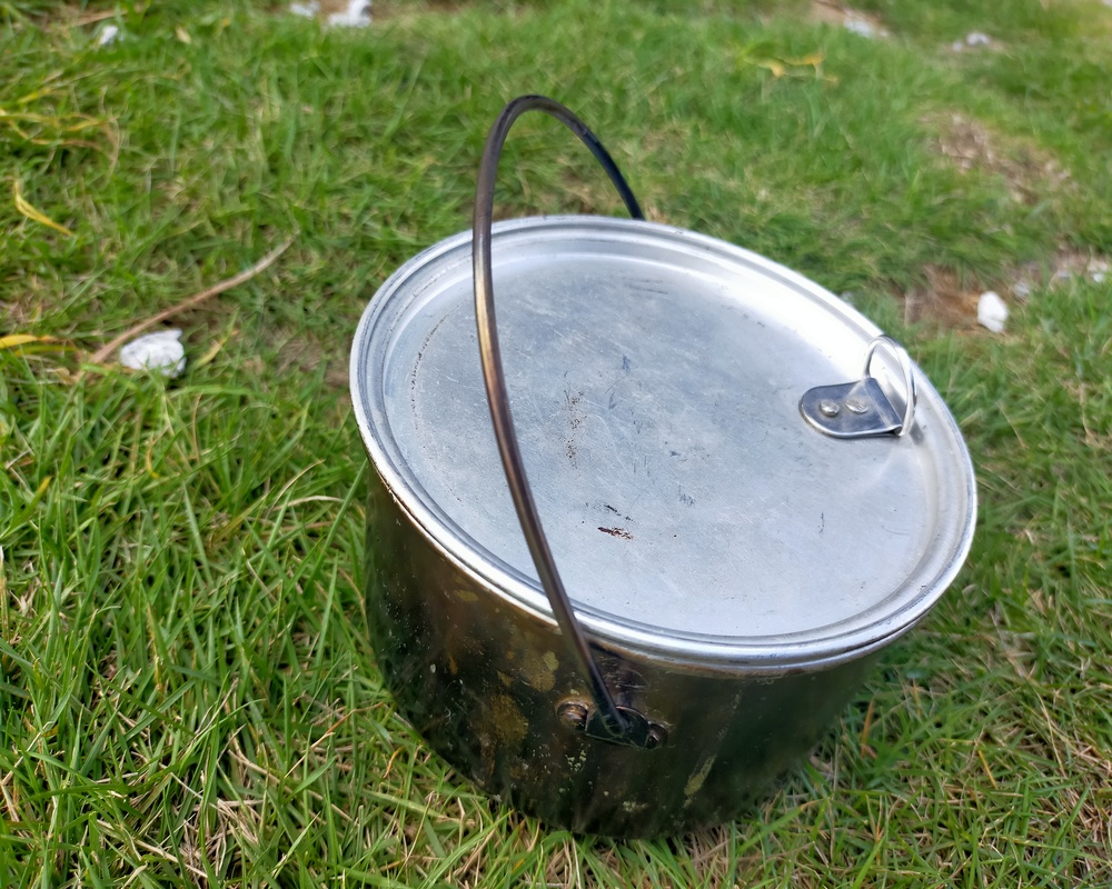 Backcountry Almi Pot 上向きの持ち手