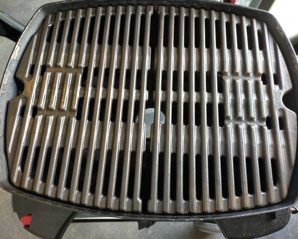 WeberQ1250グリル 熱をよく蓄える鋳鉄製の焼き網