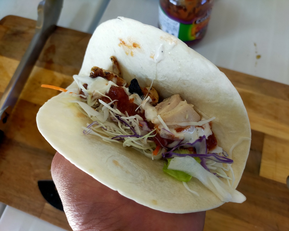 Q1250グリル　鶏モモ肉　トルティーヤ