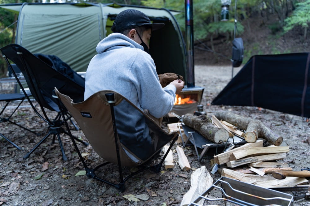 ヘリノックスグランドチェア ヘリノックス グラウンドチェア レビュー。地べた感覚が味わえる
