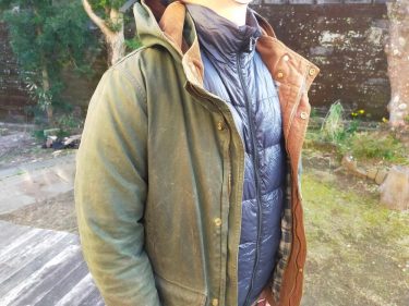 冬キャンプの服装、何着てく？寒さを克服するためのレイヤリング術を徹底解説！