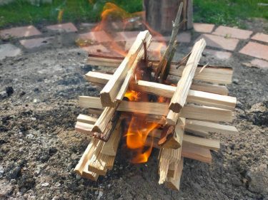 [初心者向け]焚き火の火起こしのコツ。かんたんで失敗しない。