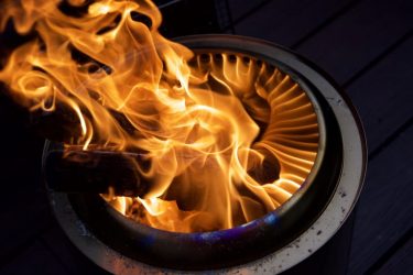 solo stove レンジャー レビュー。美しい二次燃焼を簡単に再現できる名作焚き火台。